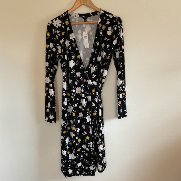 NWT Ann Taylor Floral Matte Jersey Wrap Dress Sz 8 Black White Office Academia - Picture 1 of 11